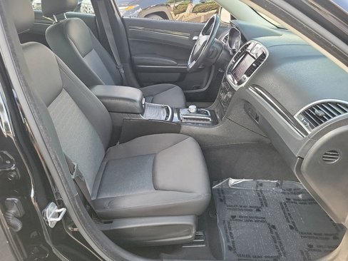 Used 2021 Chrysler 300 Touring image 16