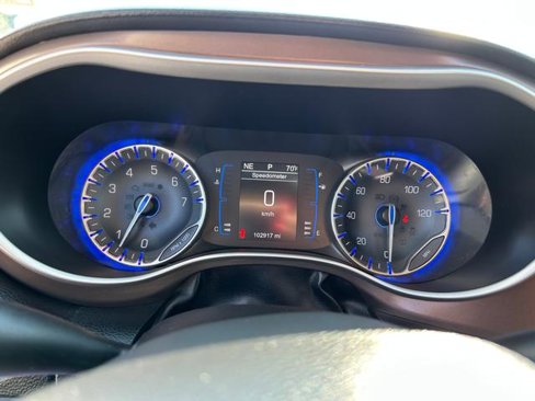 Certified 2017 Chrysler Pacifica Touring-L image 17