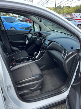 Used 2019 Chevrolet Trax LT w/ LT Convenience Package image 15