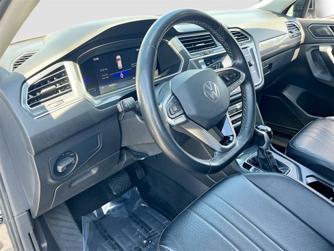 Used 2022 Volkswagen Tiguan SE image 9