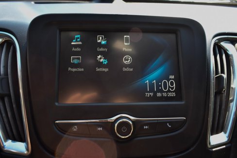 Used 2017 Chevrolet Malibu LT image 16