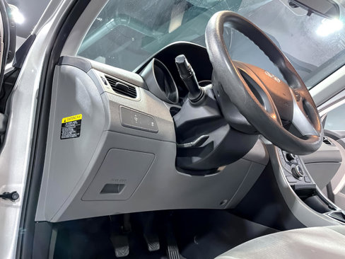 Used 2016 Hyundai Elantra SE image 18