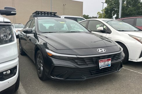 Used 2024 Hyundai Elantra SEL image 2