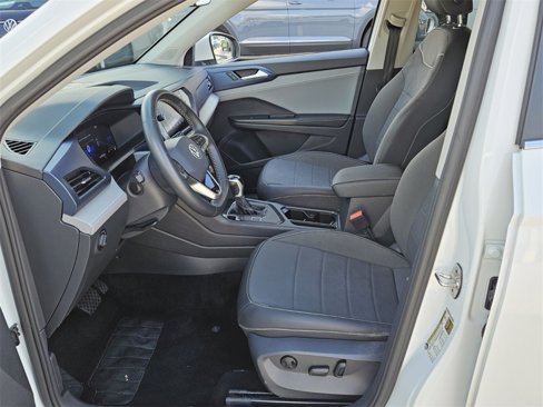 Certified 2024 Volkswagen Taos SE image 3