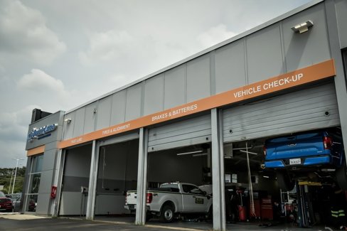 Used 2021 Ford Escape SE w/ SE Sport Appearance Package image 16