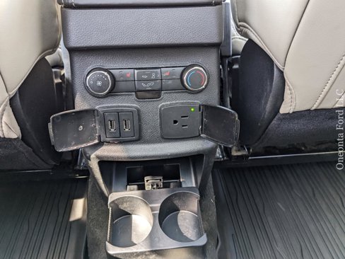 Used 2018 Ford Explorer Platinum image 16