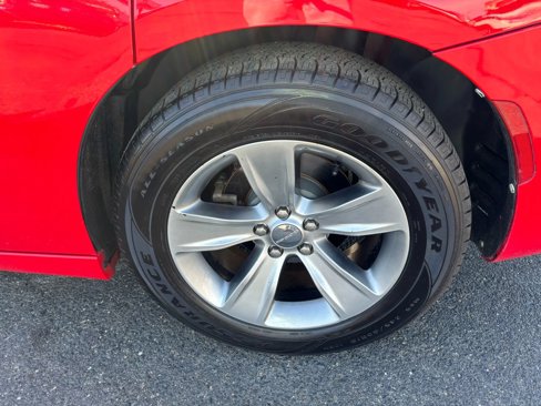 Used 2017 Dodge Charger SXT image 18