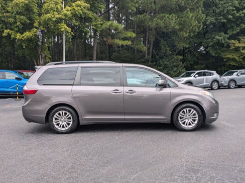 Used 2015 Toyota Sienna XLE Premium image 4