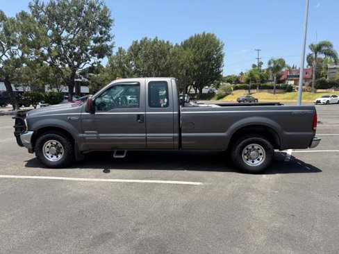 Used 2003 Ford F250 XLT image 2