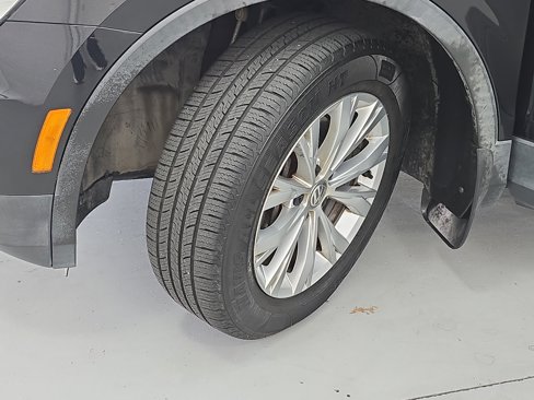 Used 2018 Volkswagen Tiguan S image 30
