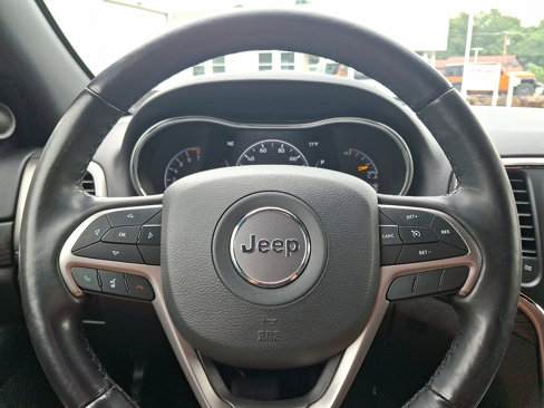 Certified 2021 Jeep Grand Cherokee Laredo w/ Security & Convenience Group image 19
