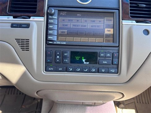 Used 2006 Lincoln Town Car Designer Series image 13