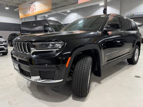 New 2025 Jeep Grand Cherokee L Laredo image 3