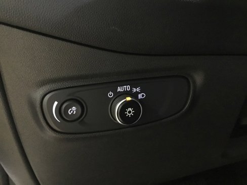 Used 2021 Chevrolet Equinox LT image 36