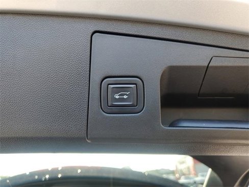 Used 2021 Cadillac XT4 Premium Luxury image 8