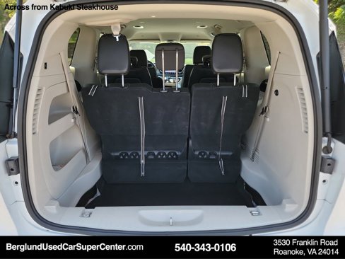 Used 2024 Chrysler Pacifica Touring-L image 11