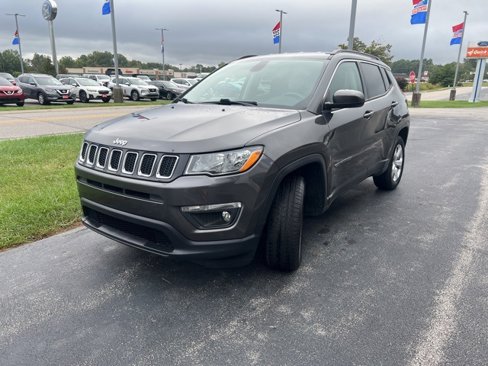 Used 2018 Jeep Compass Latitude w/ Popular Equipment Group image 4