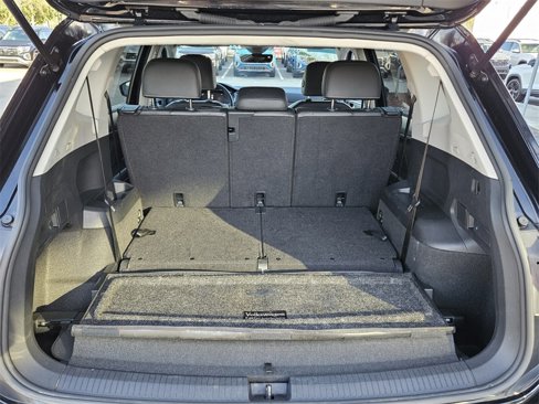 Used 2023 Volkswagen Tiguan SE image 10