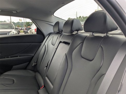 Used 2024 Hyundai Elantra Limited image 31