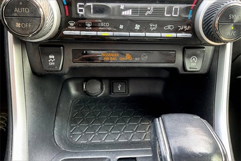 Used 2021 Toyota RAV4 XLE Premium image 22
