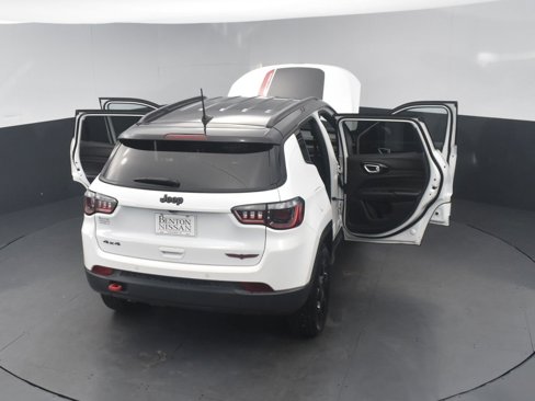 Used 2023 Jeep Compass Trailhawk image 24