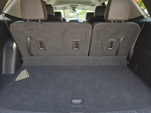 Used 2021 Chevrolet Traverse LT w/ LT Premium Package image 11
