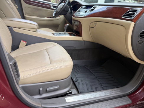 Used 2012 Hyundai Genesis 3.8 image 10