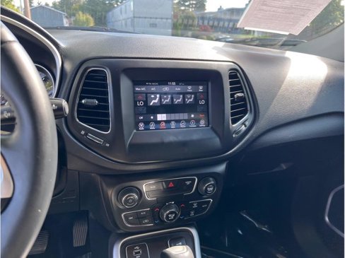 Used 2018 Jeep Compass Latitude w/ Popular Equipment Group image 10