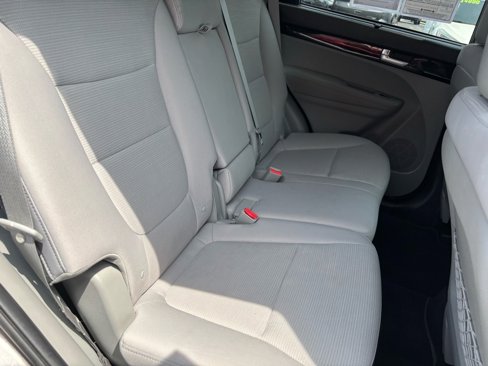 Used 2015 Kia Sorento LX image 18
