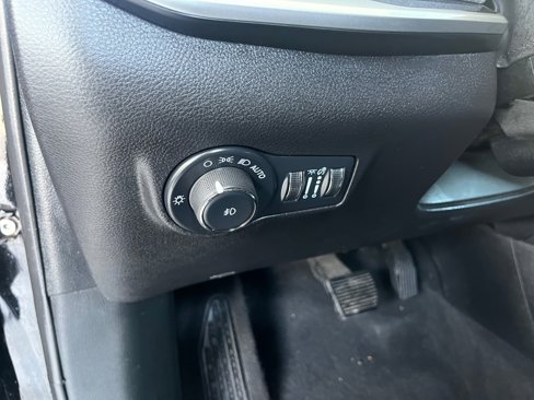 Used 2024 Jeep Compass Latitude image 26