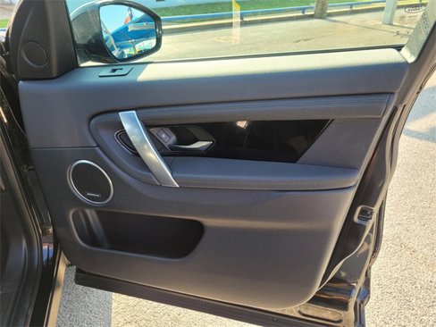 Used 2022 Land Rover Discovery Sport SE image 9