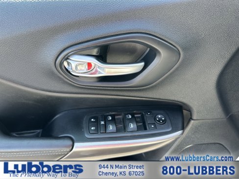 Used 2019 Jeep Cherokee Latitude w/ Popular Appearance Group image 11