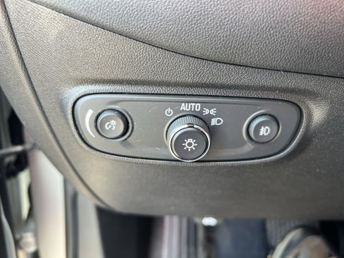 Used 2020 Chevrolet Equinox LT image 17