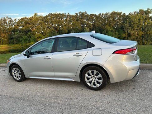 Used 2022 Toyota Corolla LE image 3