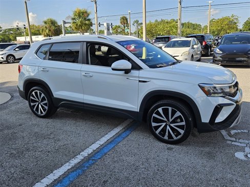 Certified 2024 Volkswagen Taos SE image 18