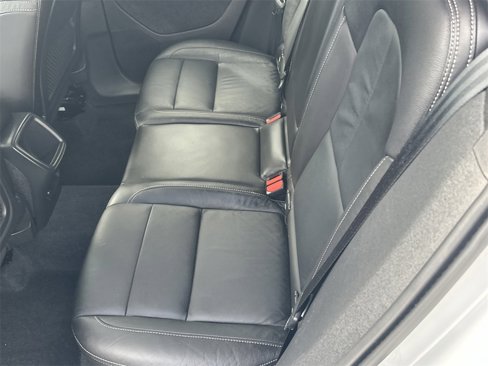 Used 2022 Volvo XC40 T4 Momentum image 13