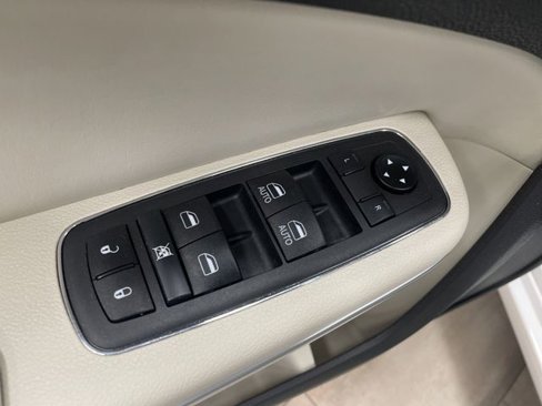 Used 2021 Chrysler 300 Touring L image 26