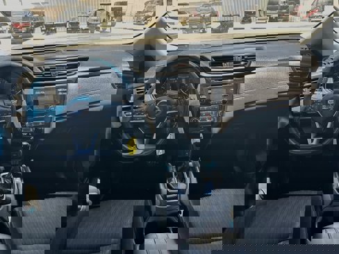 Used 2017 Nissan Rogue S image 2