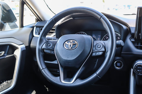 Used 2021 Toyota RAV4 XLE Premium image 16