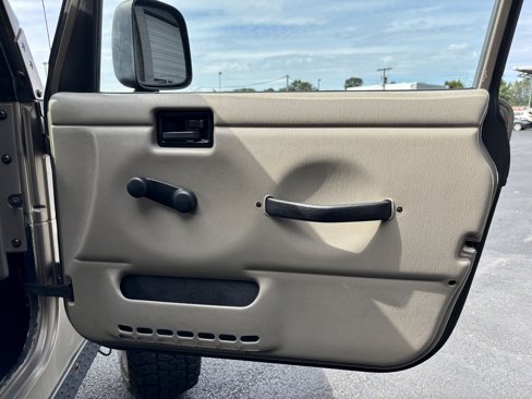Used 2004 Jeep Wrangler Rubicon image 11