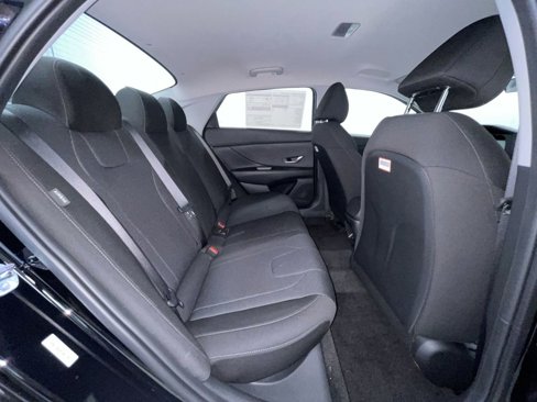 New 2025 Hyundai Elantra SE image 10