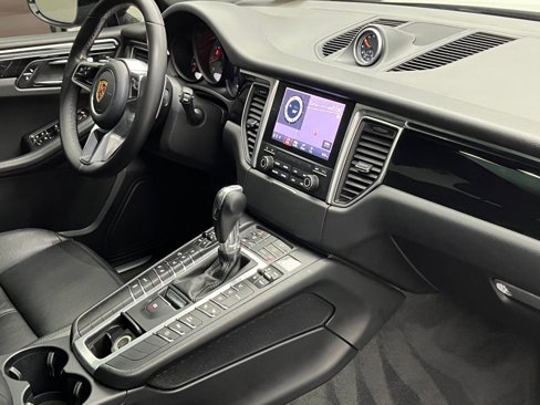 Used 2018 Porsche Macan S image 37