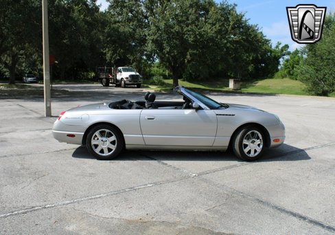 Used 2004 Ford Thunderbird image 12