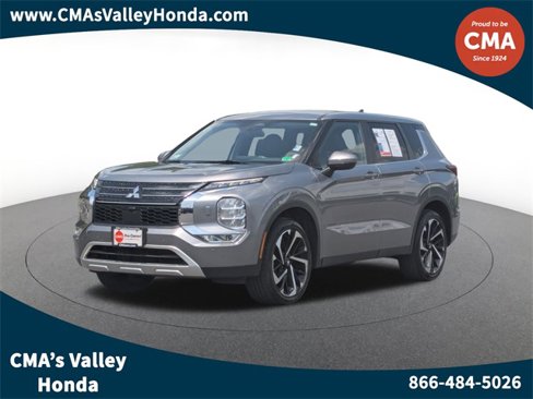Used 2023 Mitsubishi Outlander SE image 1