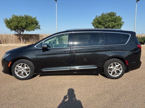 Used 2019 Chrysler Pacifica Limited image 3