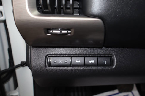 Used 2024 Nissan Pathfinder Platinum w/ Black Appearance Package image 17