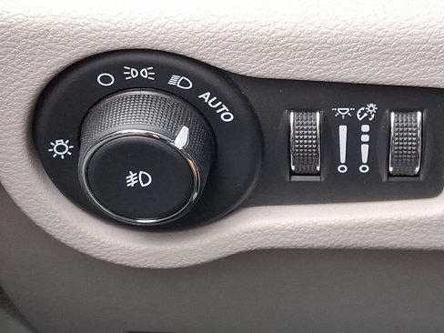 Used 2017 Chrysler Pacifica Touring-L Plus image 28