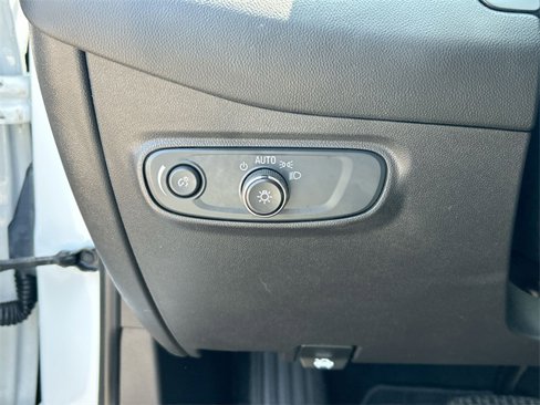 Used 2022 Chevrolet Equinox LS image 18