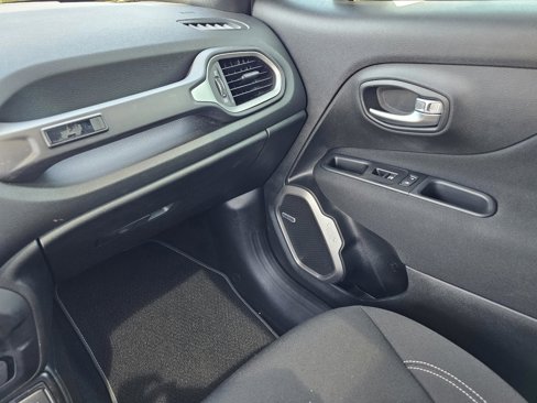 Used 2021 Jeep Renegade Latitude w/ Sun & Sound Group image 27