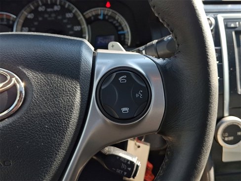 Used 2012 Toyota Camry L image 25